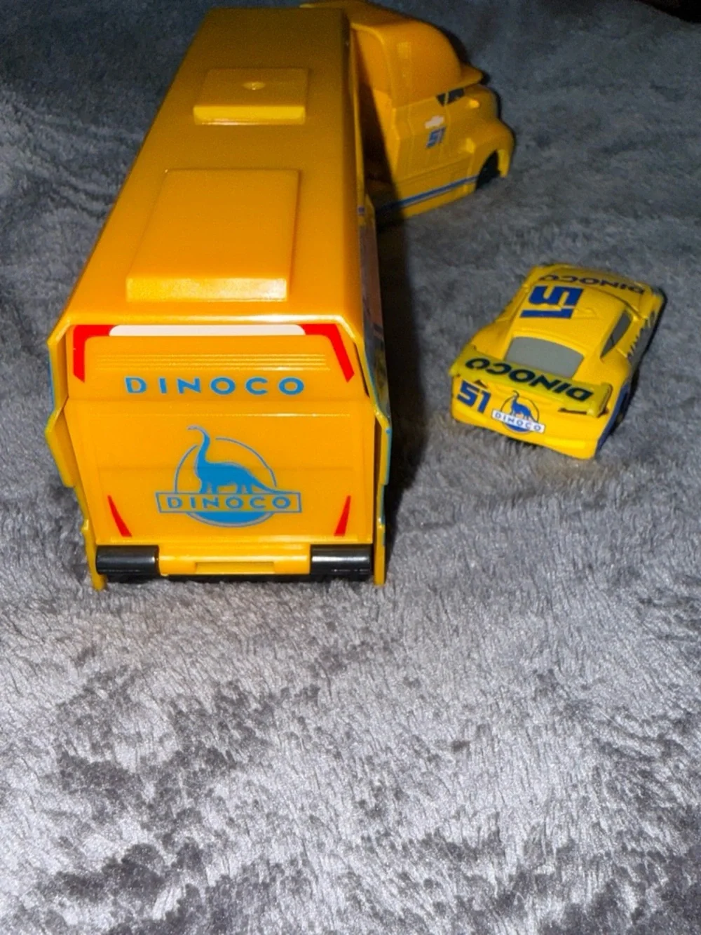 Movie Cars 2 3 Hauler Mack Truck & Speed Race Car